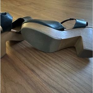 Black Leather Universal Thread Shoes